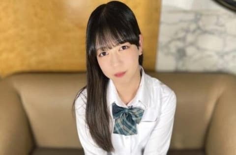 【压倒性的女主角的「光辉」×金牌级的豪爽潮吹】透明感绝佳18岁光酱用巨根进行人生初中出，并以常识/崩/坏/的程度大量潮吹，一边呆然一边闷・绝・痉・挛・高・潮♡ FC2-PPV-4851361