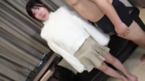【初次拍摄】外表性感但经验很少的高学歷女子。隐藏在蓬松衣服里的漂亮巨乳＆美臀。注入单一阴道中的热情精液。 FC2-PPV-4860687
