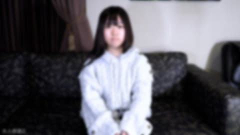 【素人初次拍摄】惠里(18) 准备要蜕变的发展中素人素颜拍摄。从口交开始，射精黏稠中年精液在口中，让她吞下，还中出、虐待肛门。 FC2-PPV-4832584