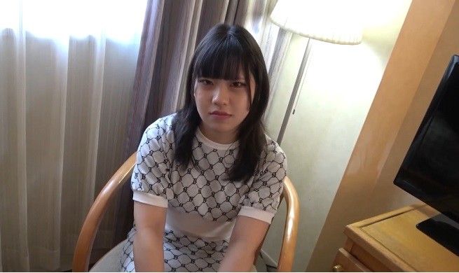 【双重射精・露脸无码】和拥有巨乳和美腿的某所名牌大学经济学部2年级学生，原本只是好好聊天，结果不知不觉就聊到情色话题，并教导她进入大人的世界 FC2-PPV-4830098